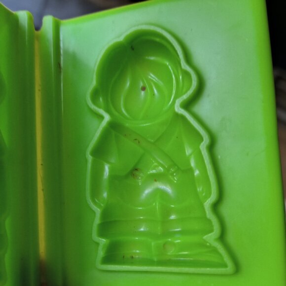 Vintage Kenner Play Doh Molds Fireman Fire Hydrant Dog Child 1970s GMFGI - Picture 5 of 5